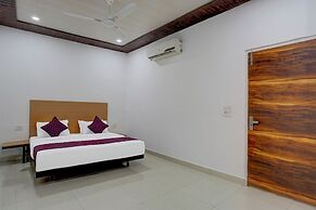 Hotel Downtown Noida Sector 15
