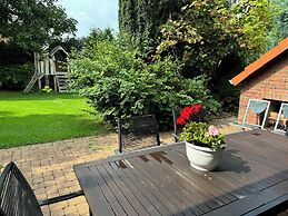 Modern House Gehrden contactless garden