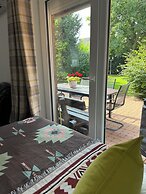 Modern House Gehrden contactless garden