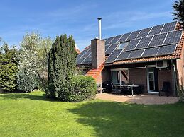 Modern House Gehrden contactless garden