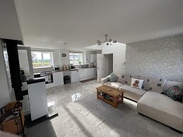 Barn Retreat/ Hottub/ Bbq/ Petsok/wi-fi