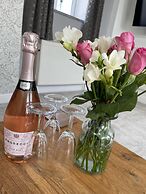 Barn Retreat/ Hottub/ Bbq/ Petsok/wi-fi