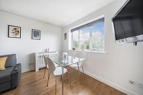 Charming Apartment Close to Central London