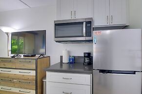 Steps to Beach: Kihei Studio w/ Scenic Lanai!