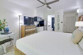 Steps to Beach: Kihei Studio w/ Scenic Lanai!