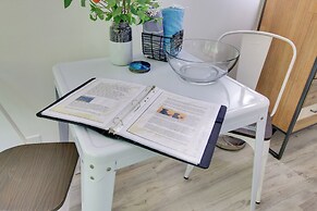 Steps to Beach: Kihei Studio w/ Scenic Lanai!