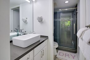 Steps to Beach: Kihei Studio w/ Scenic Lanai!