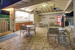 Kihei Beach Retreat w/ Pool Access, Walk to Shore!