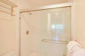 Kihei Beach Retreat w/ Pool Access, Walk to Shore!