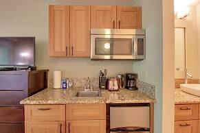 Kihei Beach Retreat w/ Pool Access, Walk to Shore!