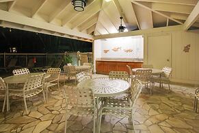 Kihei Beach Retreat w/ Pool Access, Walk to Shore!