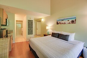 Kihei Beach Retreat w/ Pool Access, Walk to Shore!