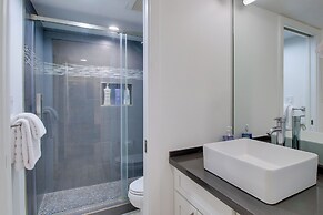 Kihei Condo w/ Pool Access & Lanai, Walk to Beach!