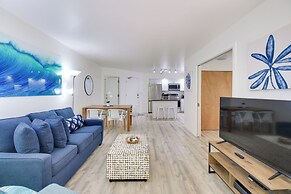 Kihei Condo w/ Pool Access & Lanai, Walk to Beach!