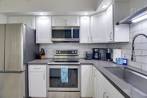 Kihei Condo w/ Pool Access & Lanai, Walk to Beach!