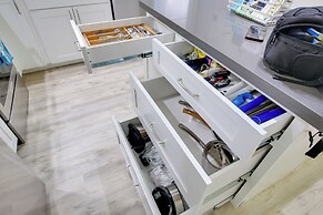 Kihei Condo w/ Pool Access & Lanai, Walk to Beach!