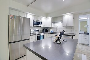 Kihei Condo w/ Pool Access & Lanai, Walk to Beach!