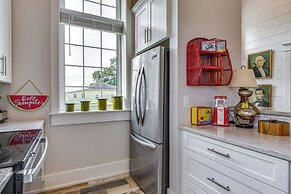 West Lafayette Home ~ 3 Mi to Purdue Campus!