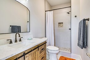 West Lafayette Home ~ 3 Mi to Purdue Campus!
