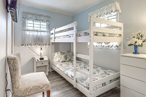 Cozy Cape Cod Cottage < 2 Mi to Beach!