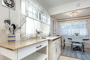 < 2 Mi to Beach: Cozy Cottage w/ Patio on Cape Cod