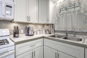 Cozy Cape Cod Cottage < 2 Mi to Beach!