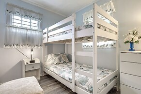 Cozy Cape Cod Cottage < 2 Mi to Beach!