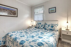 Cozy Cape Cod Cottage < 2 Mi to Beach!