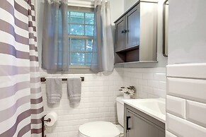 Cozy Cape Cod Cottage < 2 Mi to Beach!