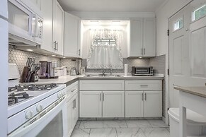 Cozy Cape Cod Cottage < 2 Mi to Beach!