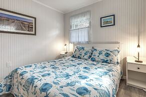 < 2 Mi to Beach: Cozy Cottage w/ Patio on Cape Cod