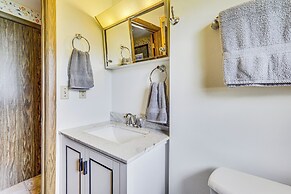 12 Mi to Castle Rock Lake: Serene New Lisbon Home!