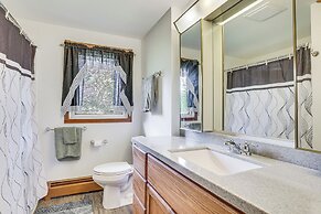 12 Mi to Castle Rock Lake: Serene New Lisbon Home!
