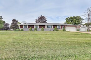 12 Mi to Castle Rock Lake: Serene New Lisbon Home!