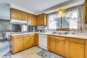 12 Mi to Castle Rock Lake: Serene New Lisbon Home!