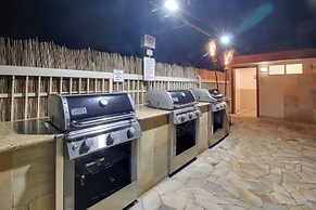 Steps to Shore: Kihei Beachgoer's Condo w/ Pool!