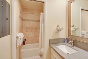 Steps to Shore: Kihei Beachgoer's Condo w/ Pool!