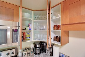 Steps to Shore: Kihei Beachgoer's Condo w/ Pool!