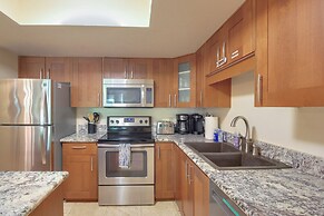 Steps to Shore: Kihei Beachgoer's Condo w/ Pool!