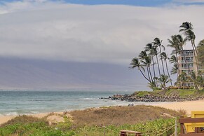 Steps to Shore: Kihei Beachgoer's Condo w/ Pool!