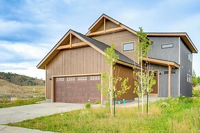 Granby Home w/ Hot Tub: Free Round of Golf in May!