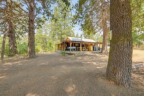 Rustic Cabin w/ Patio: 8 Mi to Kings Canyon Park