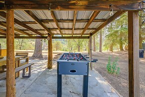 Rustic Cabin w/ Patio: 8 Mi to Kings Canyon Park