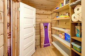 Rustic Cabin w/ Patio: 8 Mi to Kings Canyon Park