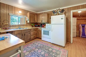 Rustic Cabin w/ Patio: 8 Mi to Kings Canyon Park