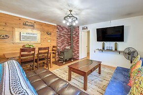 Rustic Cabin w/ Patio: 8 Mi to Kings Canyon Park