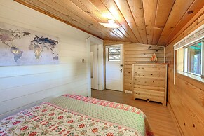 Rustic Cabin w/ Patio: 8 Mi to Kings Canyon Park