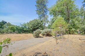 Rustic Cabin w/ Patio: 8 Mi to Kings Canyon Park