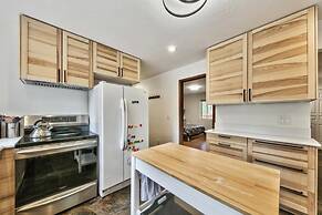 3685s River View Retreat 4 Bedroom Home by RedAwning