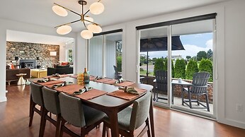 Champ's Landing 3 Bedroom Home by RedAwning